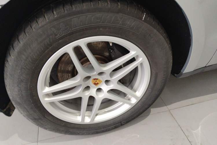 Used Porsche Macan 2018 Macan 2.0T Left Front Wheel Hub