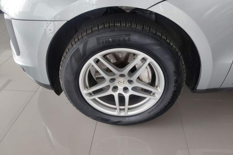 Used Porsche Macan 2018 Macan 2.0T Left Front Wheel Hub