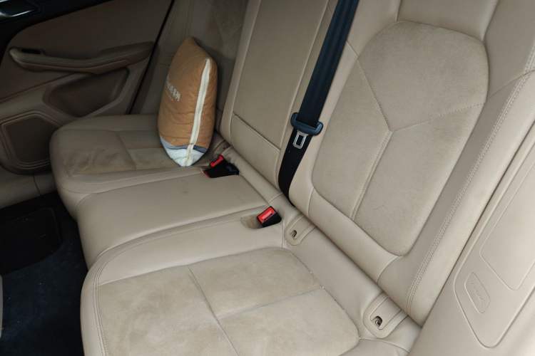 Used Porsche Macan 2018 Macan 2.0T Left Rear Seat