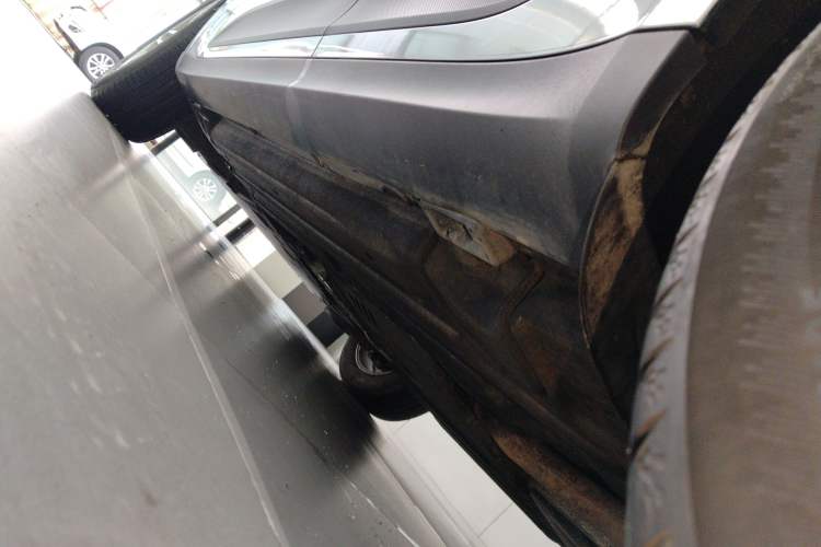 Used Porsche Macan 2018 Macan 2.0T Left Side Sill