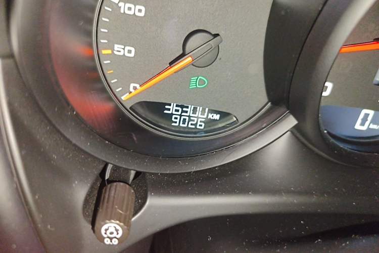 Used Porsche Macan 2018 Macan 2.0T Odometer Close Up