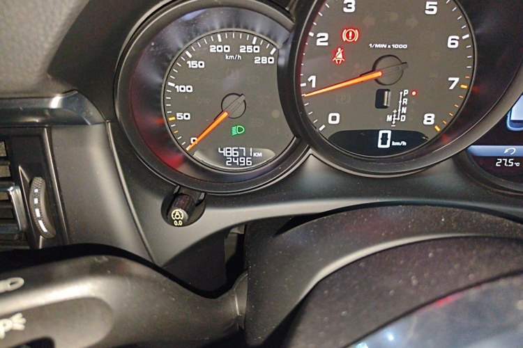 Used Porsche Macan 2018 Macan 2.0T Odometer Close Up
