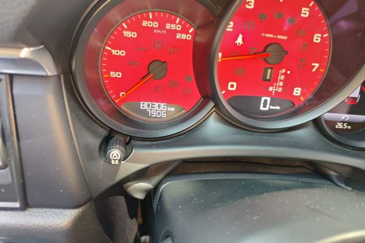 Used Porsche Macan 2018 Macan 2.0T Odometer Close Up