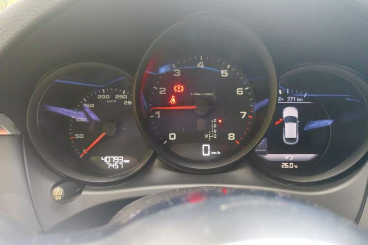 Used Porsche Macan 2018 Macan 2.0T Odometer Close Up