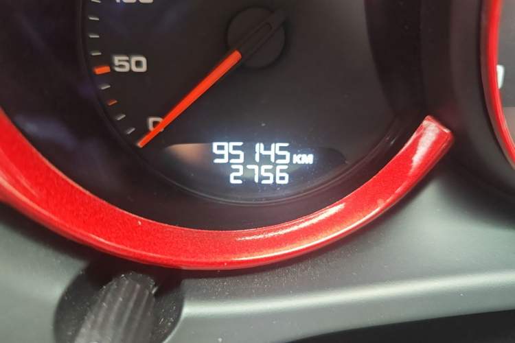 Used Porsche Macan 2018 Macan 2.0T Odometer Close Up