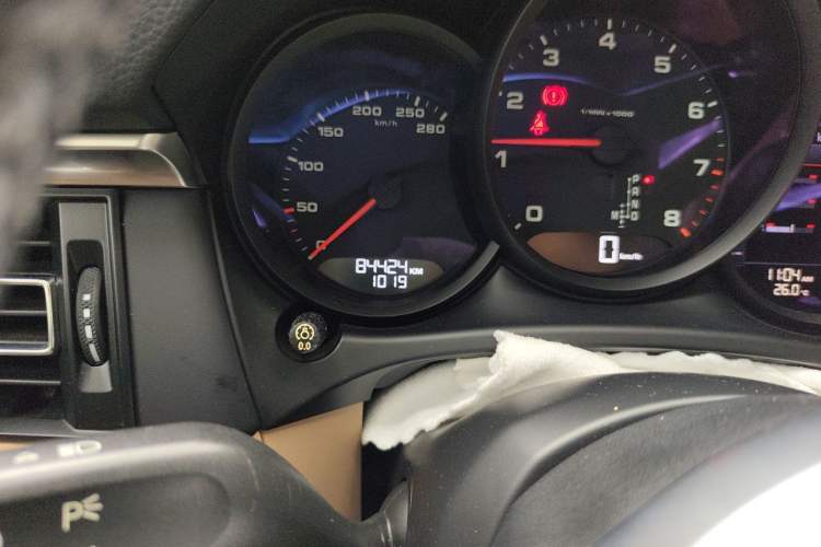 Used Porsche Macan 2018 Macan 2.0T Odometer Close Up