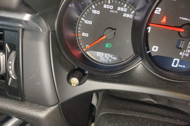 Used Porsche Macan 2018 Macan 2.0T Odometer Close Up