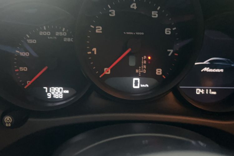 Used Porsche Macan 2018 Macan 2.0T Odometer Close Up