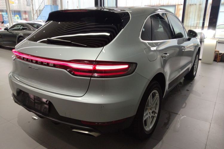 Used Porsche Macan 2018 Macan 2.0T Rear Right 45 Deg