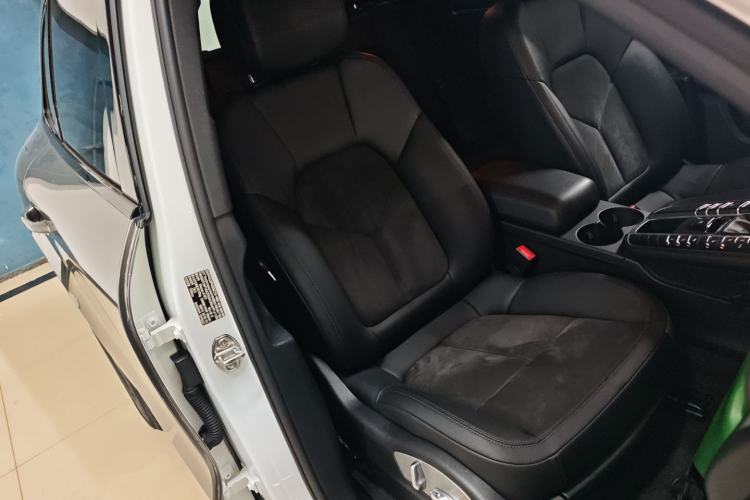 Used Porsche Macan 2018 Macan 2.0T Right Front Seat
