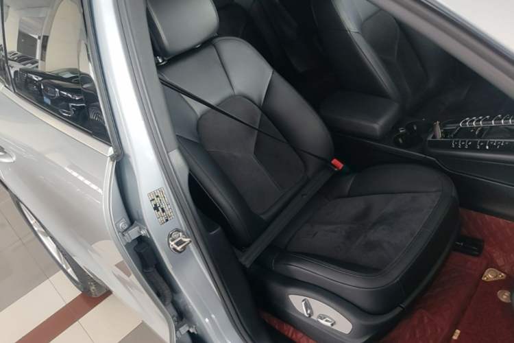 Used Porsche Macan 2018 Macan 2.0T Right Front Seat