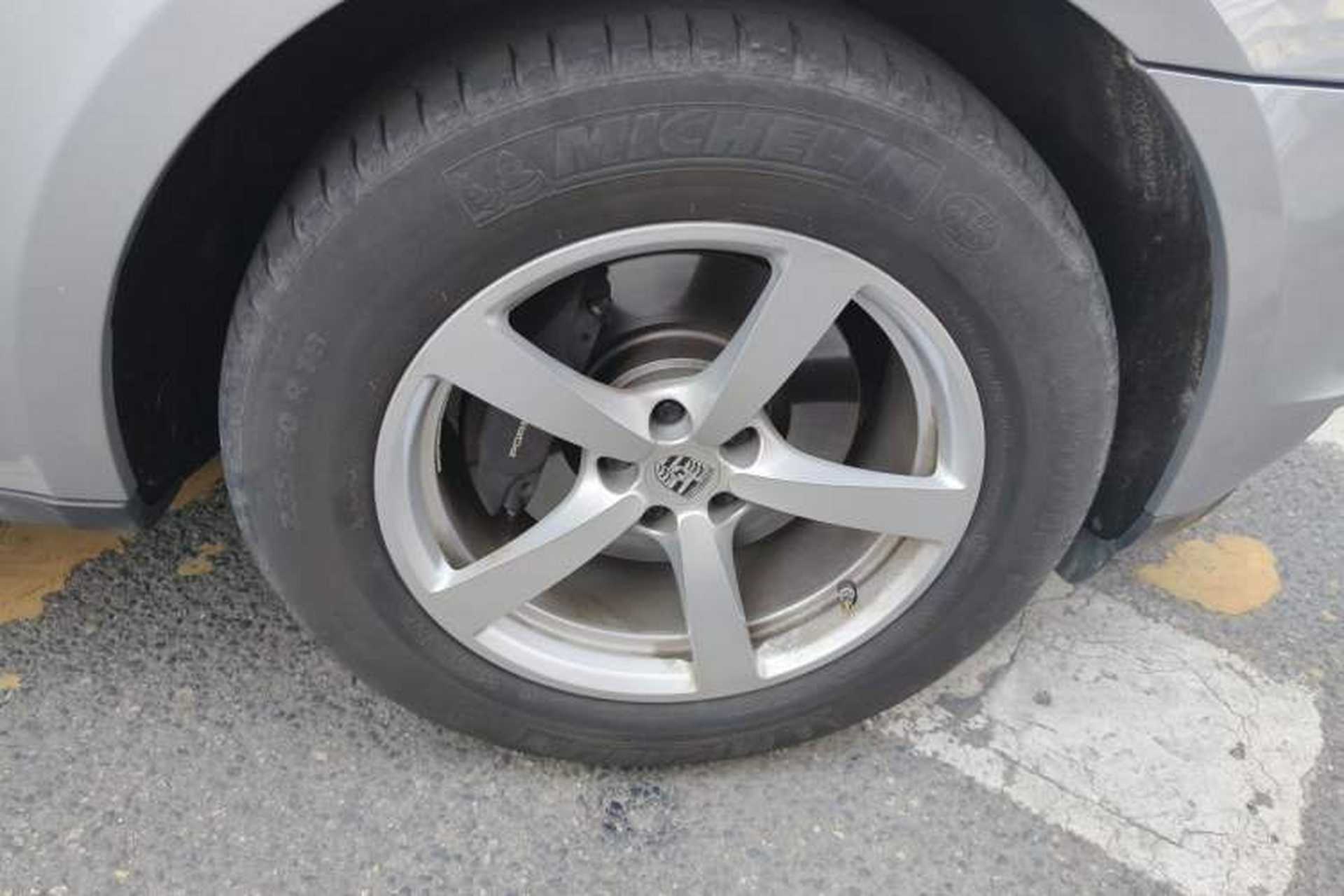 Used Porsche Macan 2018 Macan 2.0T Right Front Wheel Hub