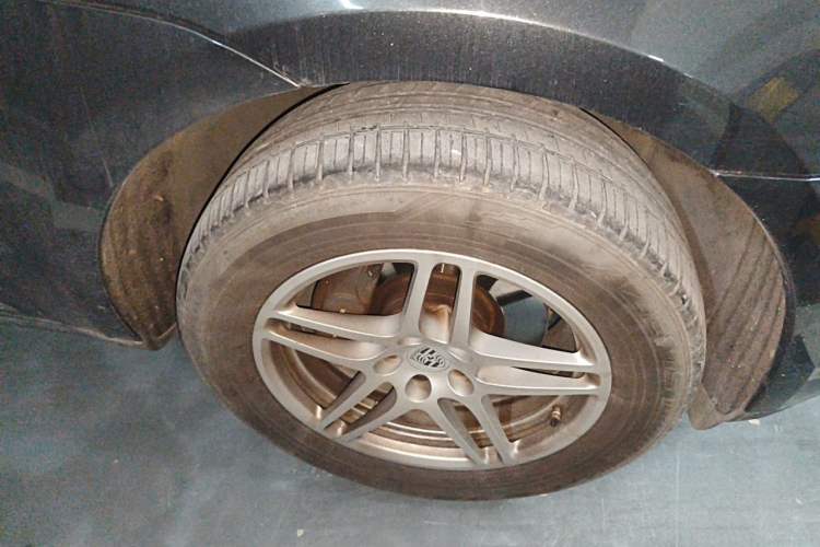 Used Porsche Macan 2018 Macan 2.0T Right Front Wheel Hub