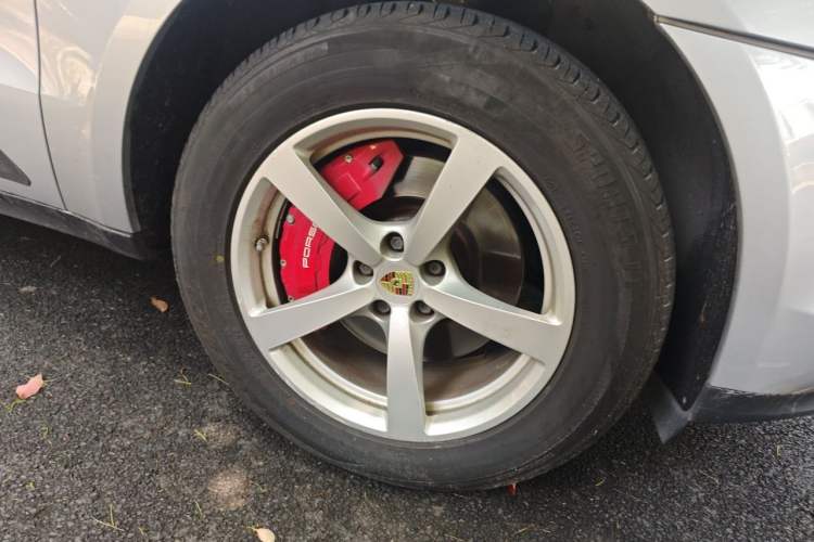 Used Porsche Macan 2018 Macan 2.0T Right Front Wheel Hub