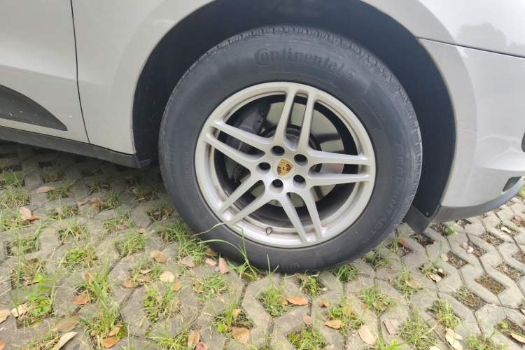 Used Porsche Macan 2018 Macan 2.0T Right Front Wheel Hub