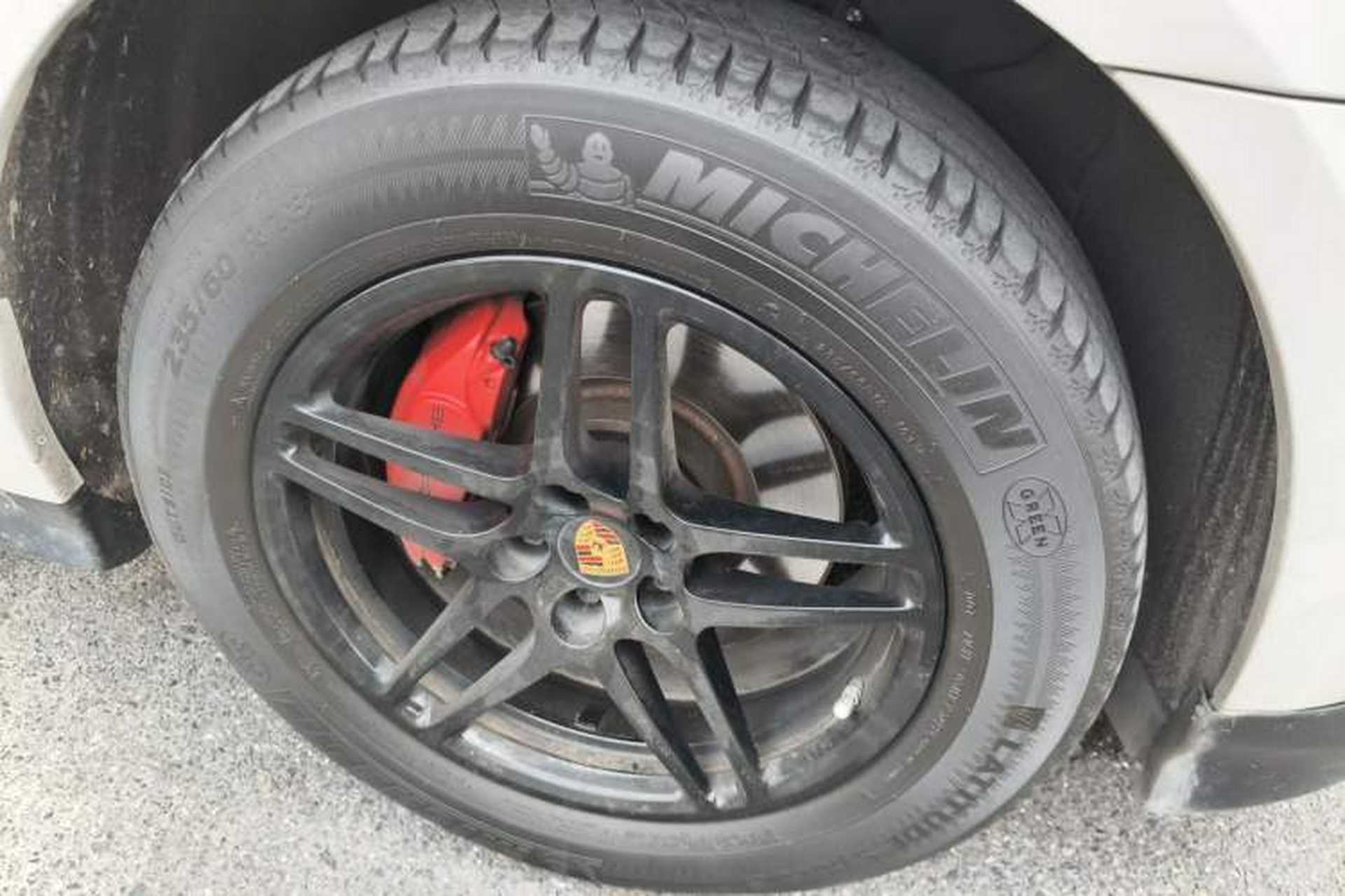 Used Porsche Macan 2018 Macan 2.0T Right Front Wheel Hub