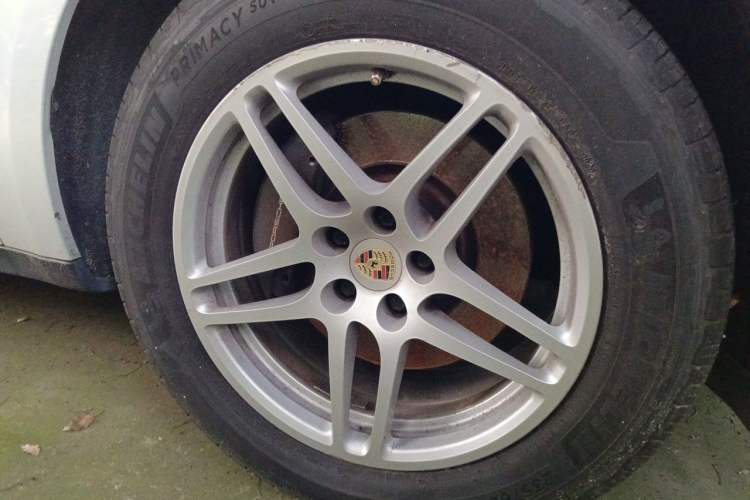 Used Porsche Macan 2018 Macan 2.0T Right Front Wheel Hub