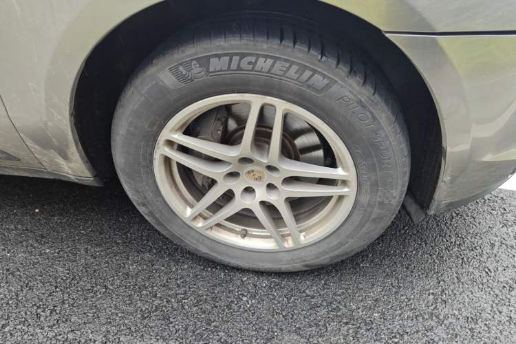 Used Porsche Macan 2018 Macan 2.0T Right Front Wheel Hub