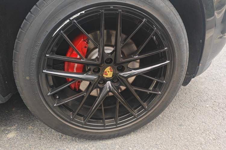 Used Porsche Macan 2018 Macan 2.0T Right Front Wheel Hub