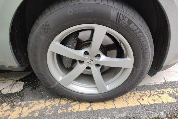Used Porsche Macan 2018 Macan 2.0T Right Front Wheel Hub