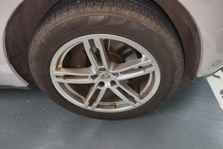 Used Porsche Macan 2018 Macan 2.0T Right Front Wheel Hub
