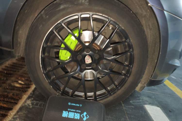 Used Porsche Macan 2018 Macan 2.0T Right Front Wheel Hub