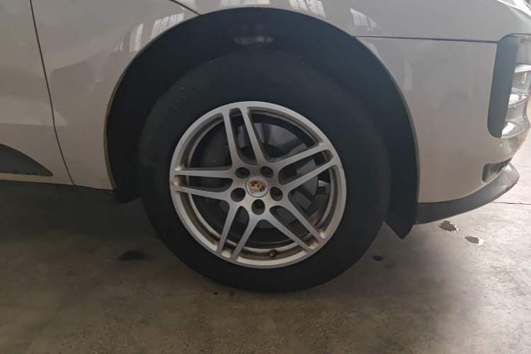 Used Porsche Macan 2018 Macan 2.0T Right Front Wheel Hub