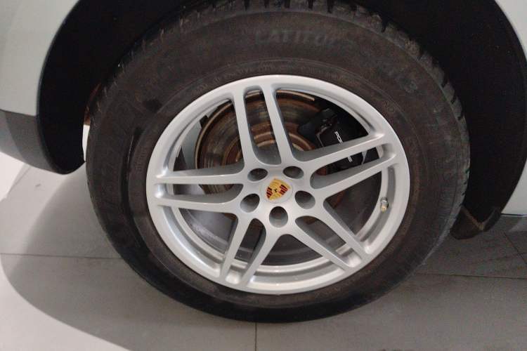 Used Porsche Macan 2018 Macan 2.0T Right Rear Wheel Hub