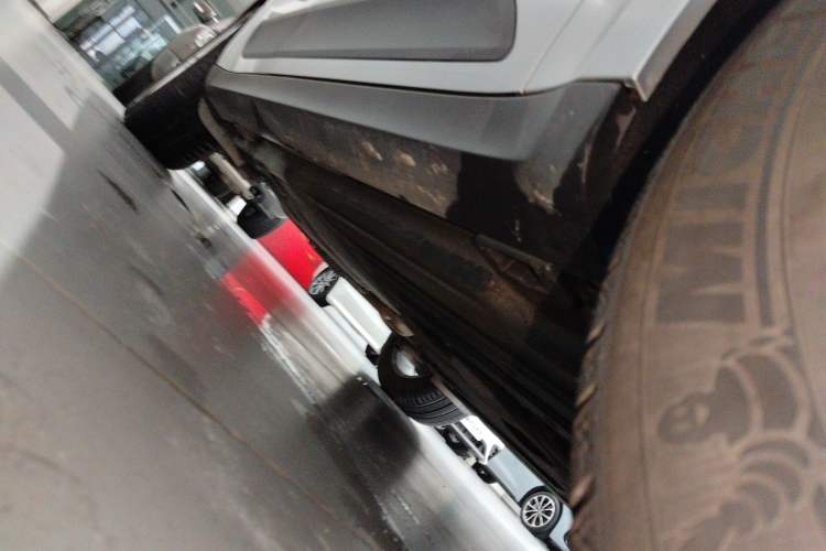 Used Porsche Macan 2018 Macan 2.0T Right Side Sill