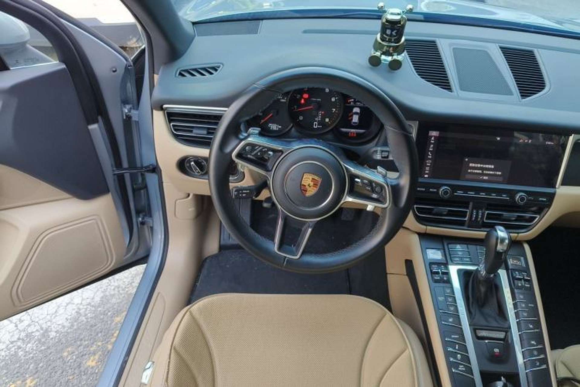 Used Porsche Macan 2018 Macan 2.0T Steering Wheel