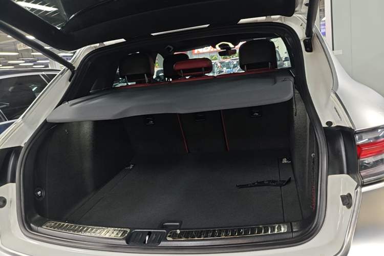 Used Porsche Macan 2018 Macan 2.0T Trunk