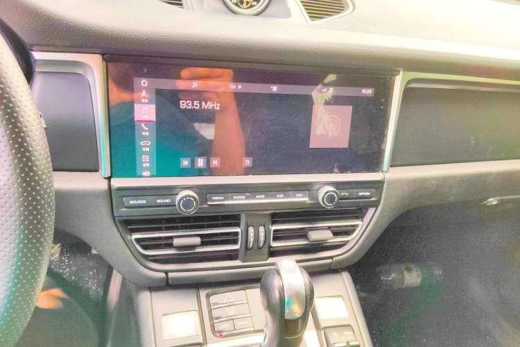 Used Porsche Macan 2018 Macan 2.0T Audio And AC Panel