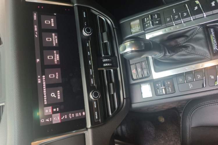 Used Porsche Macan 2018 Macan 2.0T Audio And AC Panel
