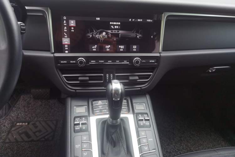 Used Porsche Macan 2018 Macan 2.0T Audio And AC Panel