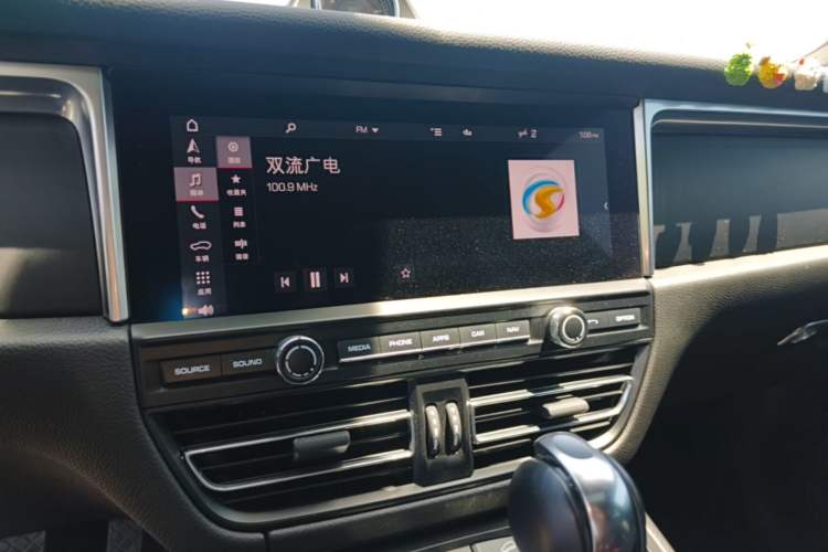 Used Porsche Macan 2018 Macan 2.0T Audio And AC Panel