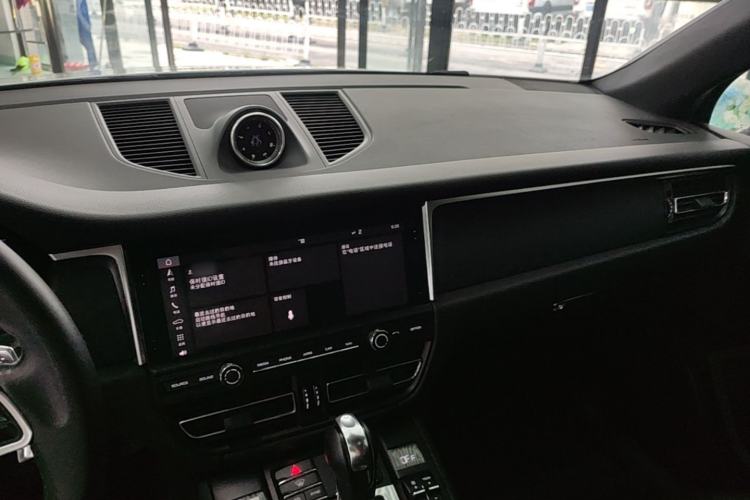 Used Porsche Macan 2018 Macan 2.0T Center Console