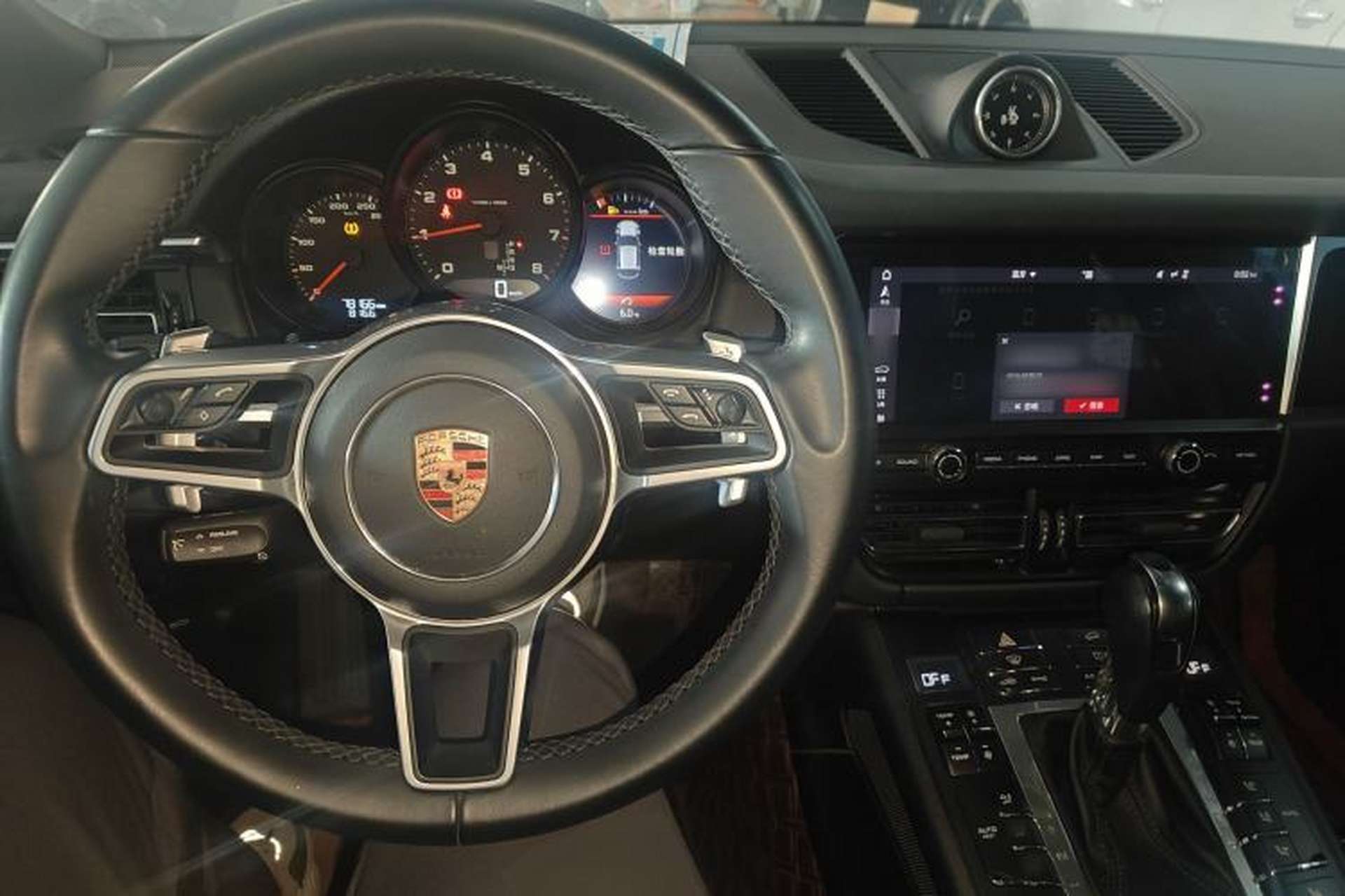 Used Porsche Macan 2018 Macan 2.0T Center Console