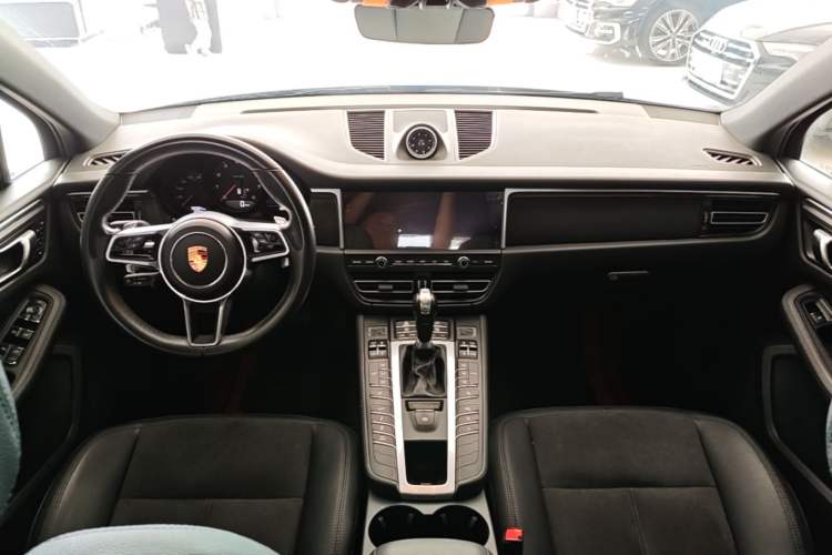 Used Porsche Macan 2018 Macan 2.0T Center Console