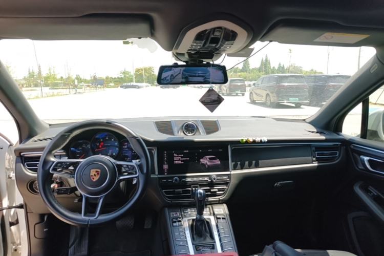 Used Porsche Macan 2018 Macan 2.0T Center Console