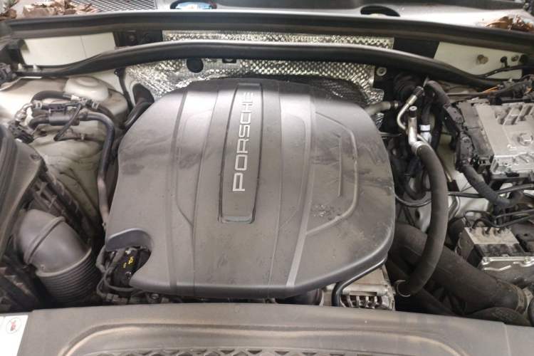 Used Porsche Macan 2018 Macan 2.0T Engine Bay