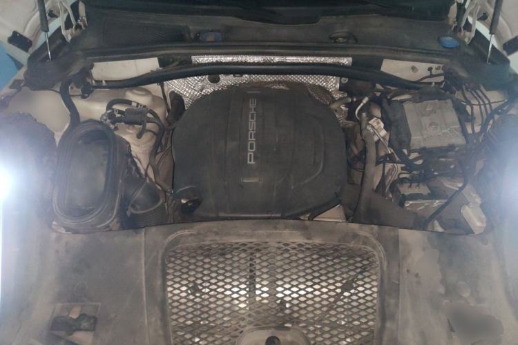 Used Porsche Macan 2018 Macan 2.0T Engine Bay