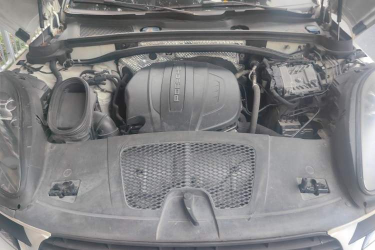 Used Porsche Macan 2018 Macan 2.0T Engine Bay
