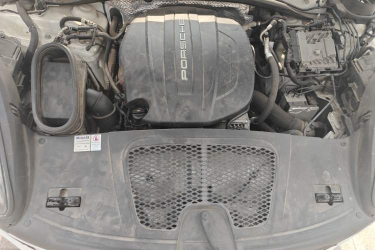 Used Porsche Macan 2018 Macan 2.0T Engine Bay