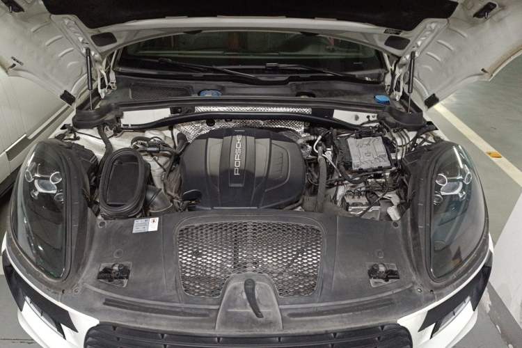 Used Porsche Macan 2018 Macan 2.0T Engine Bay