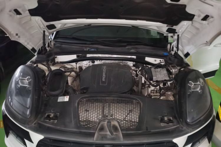 Used Porsche Macan 2018 Macan 2.0T Engine Bay