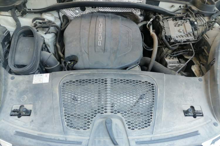 Used Porsche Macan 2018 Macan 2.0T Engine Bay