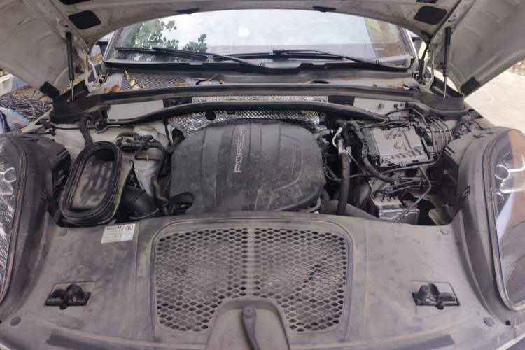 Used Porsche Macan 2018 Macan 2.0T Engine Bay