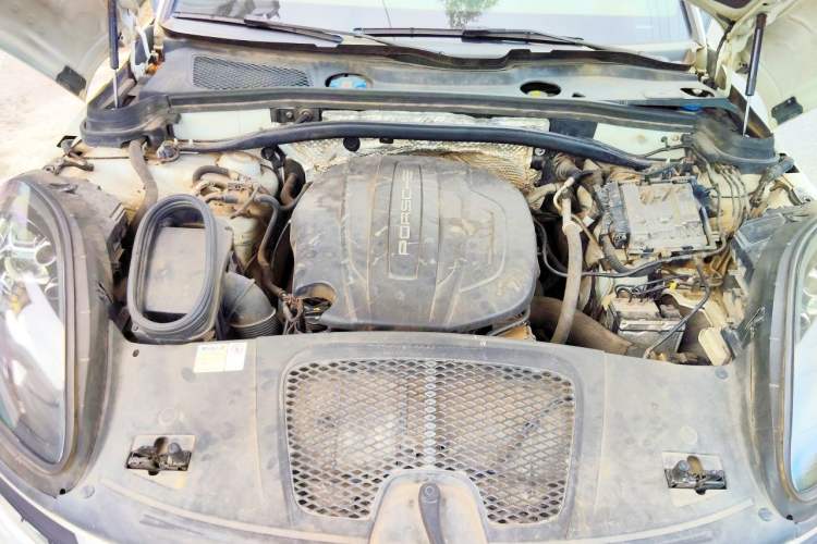 Used Porsche Macan 2018 Macan 2.0T Engine Bay