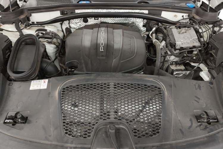 Used Porsche Macan 2018 Macan 2.0T Engine Bay