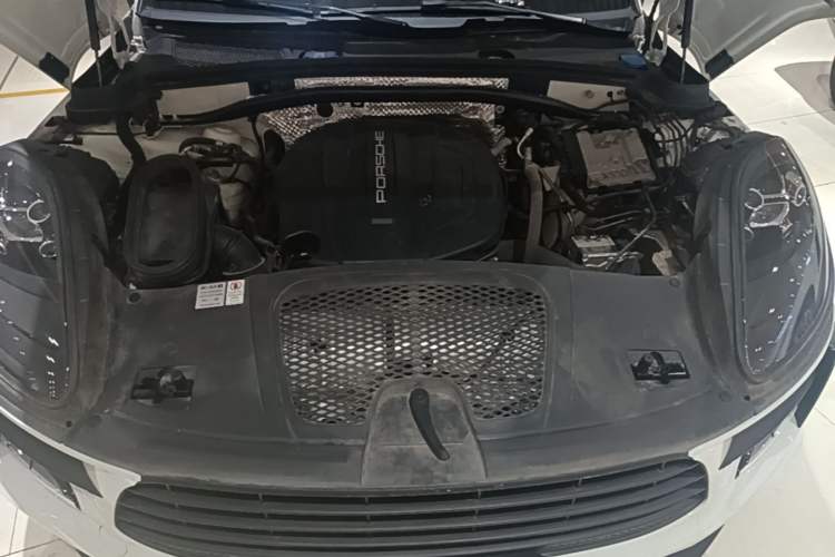 Used Porsche Macan 2018 Macan 2.0T Engine Bay